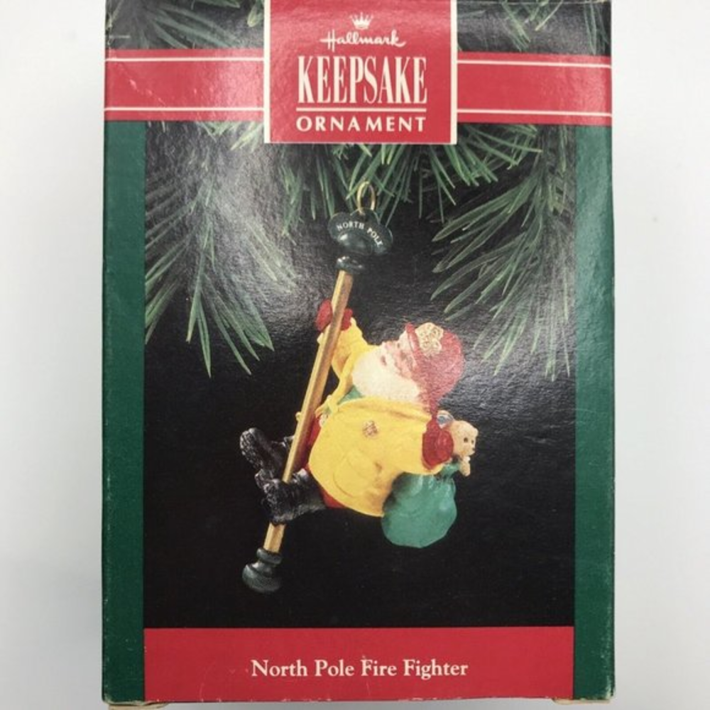 Hallmark '1992 NORTH POLE FIRE‎ FIGHTER' Keepsake Ornament (Christmas)